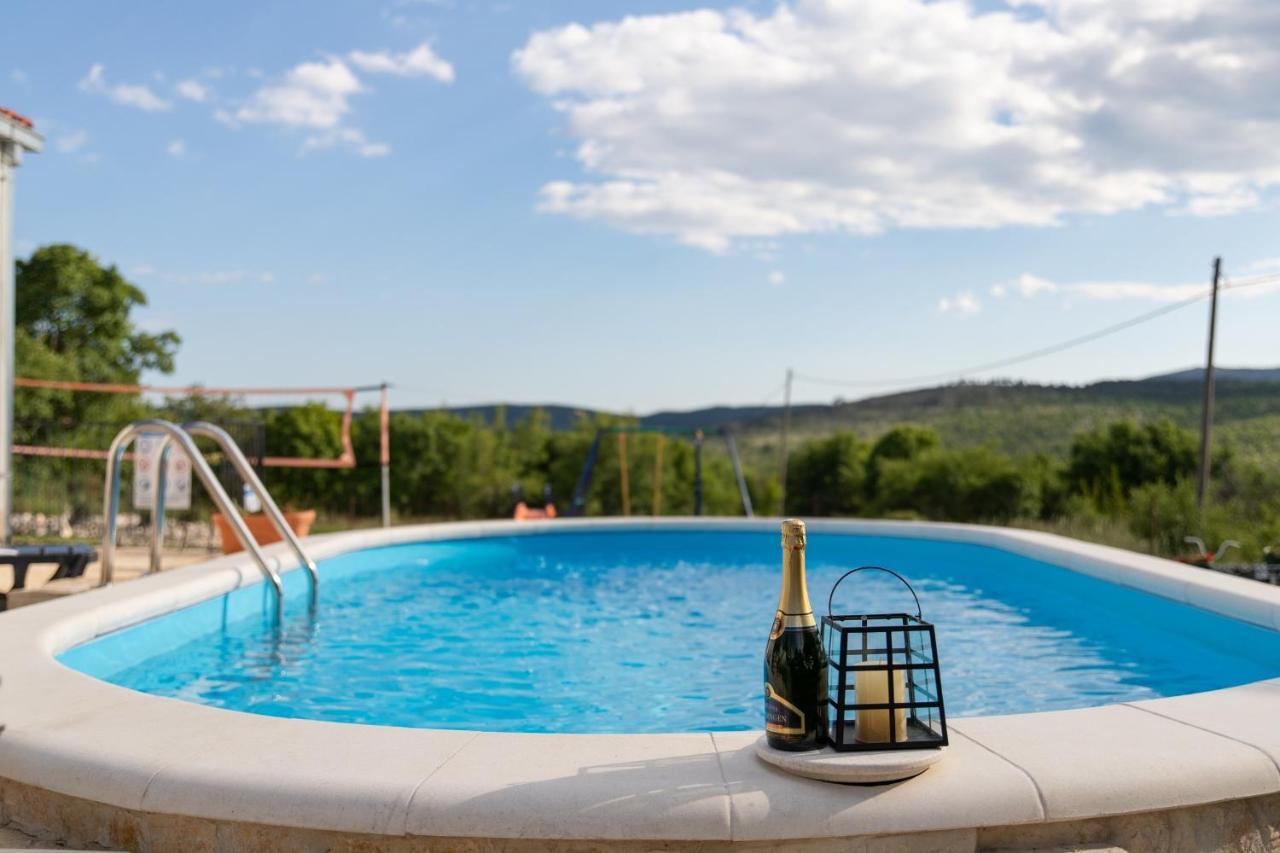 Holiday Home Sego With Private Pool Veliki Brocanac Eksteriør billede